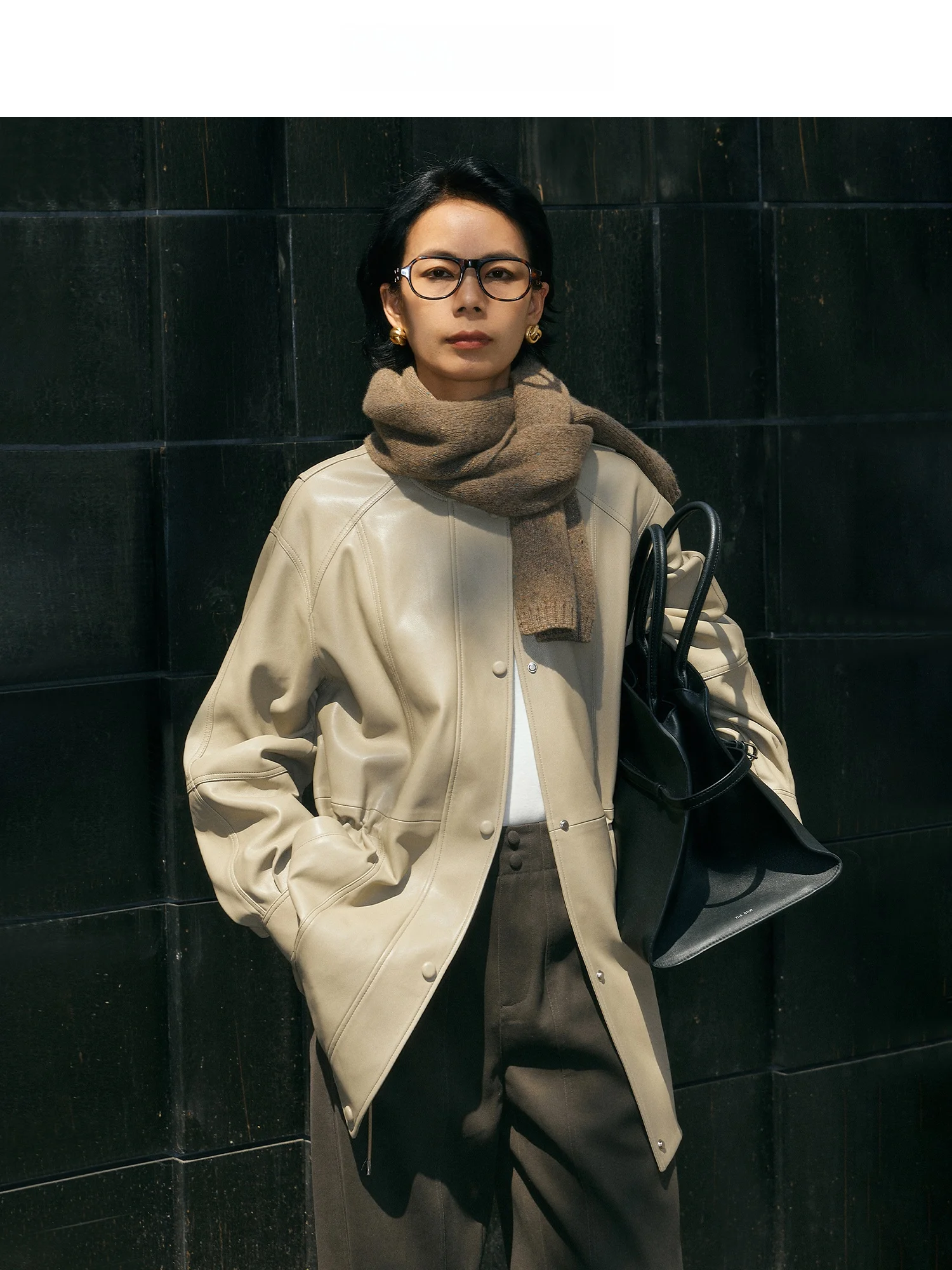   Casaco Feminino de Couro PU de Comprimento Médio com Gola Virada e Manga Longa para o Dia a Dia - Recomendado