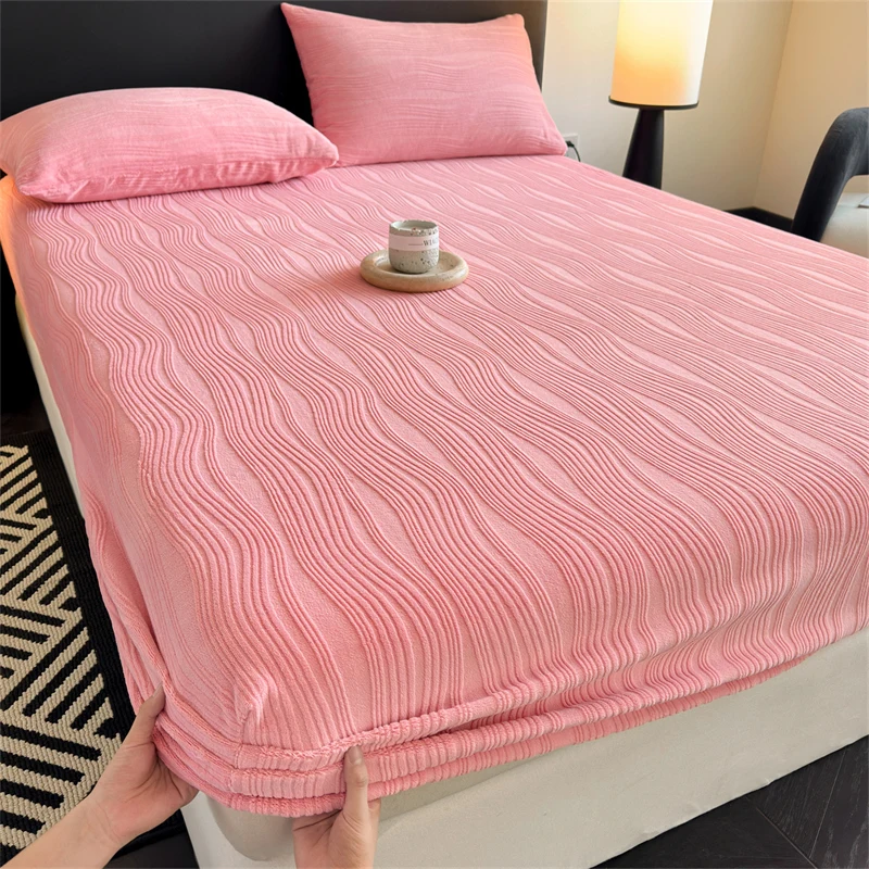 

New Milk Fleece Solid Color Carved Single Bed Hat Thick and Warm Mattress Covers for Autumn Winter with A Stretchable Bedspread