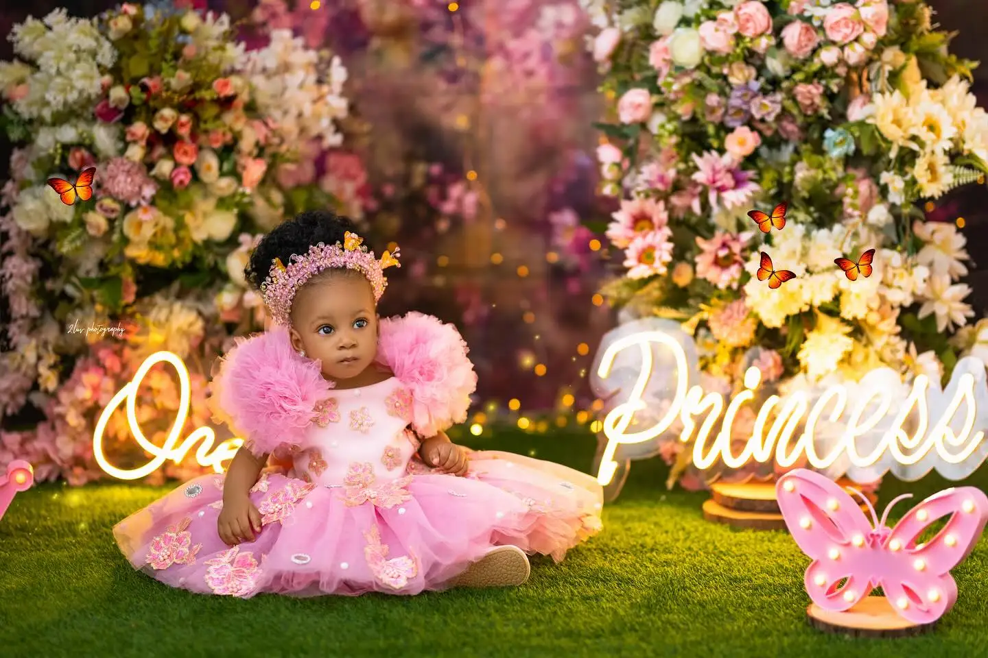 Różowe sukienki urodzinowe dla dziewczynek, aplikowane sukienki do kolan dla dziewczynek sypiących kwiatki, sukienki dla niemowląt i dzieci do sesji zdjęciowych, szyte na miarę.