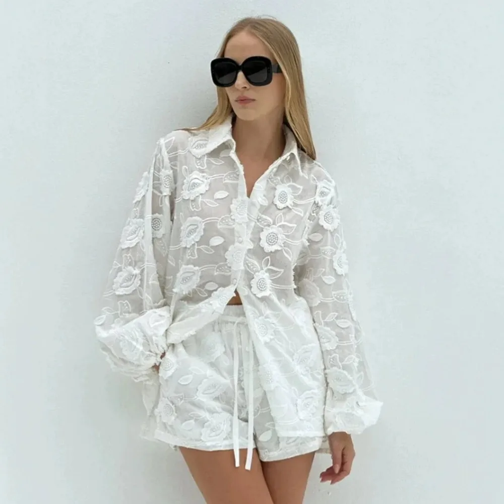 New Casual White Jacquard Shirt Shorts Two-piece Set, Women's Design Sense Bubble Sleeve Set, Beach Vacation Two-piece Set