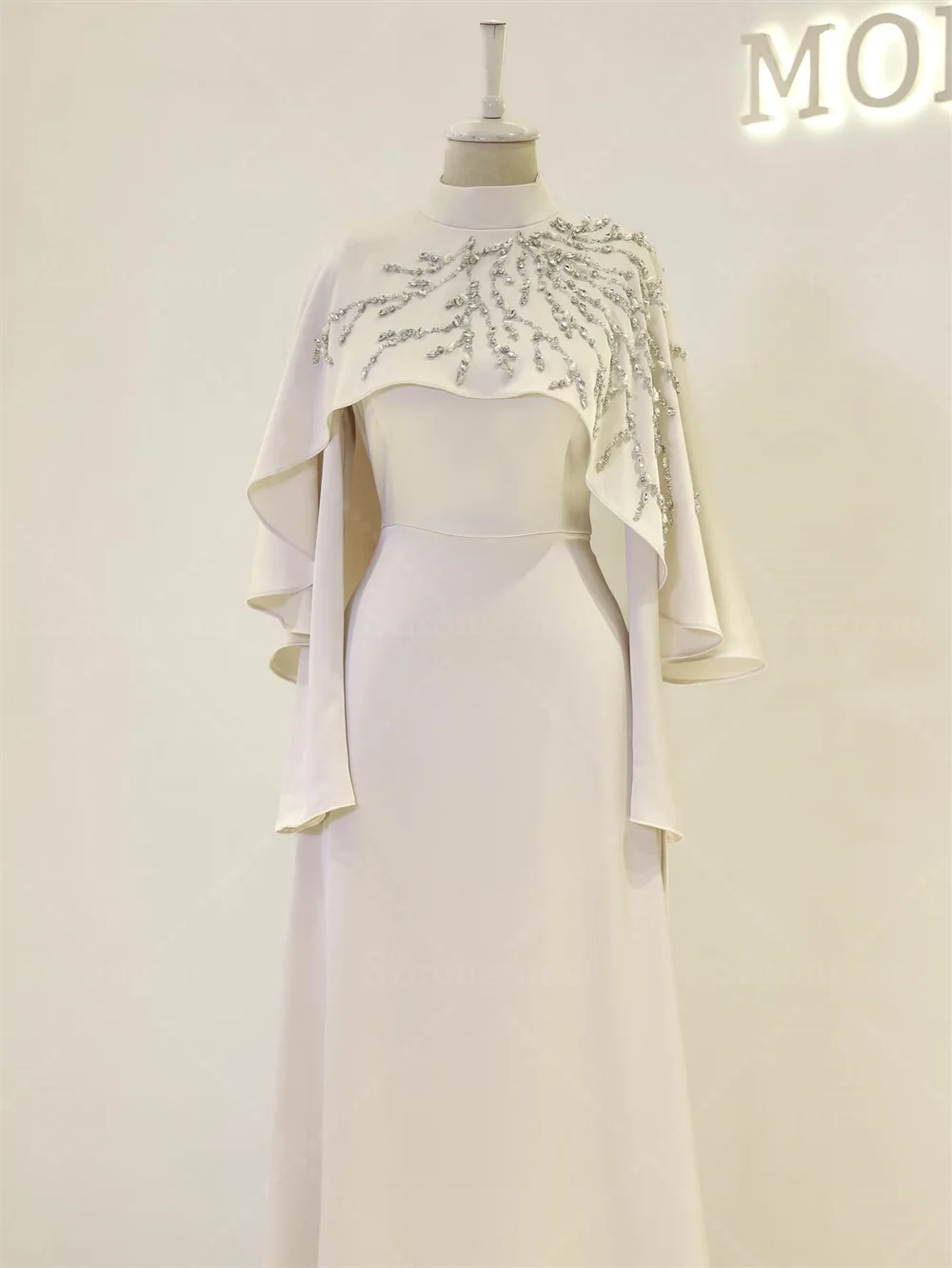 Maßgeschneidertes Glitzer-Abendkleid aus Jersey mit Stehkragen und langen Ärmeln, Etuikleid, rückenfrei, Pailletten, Spitze, glänzend, Dubai, arabisches Kleid Ajo