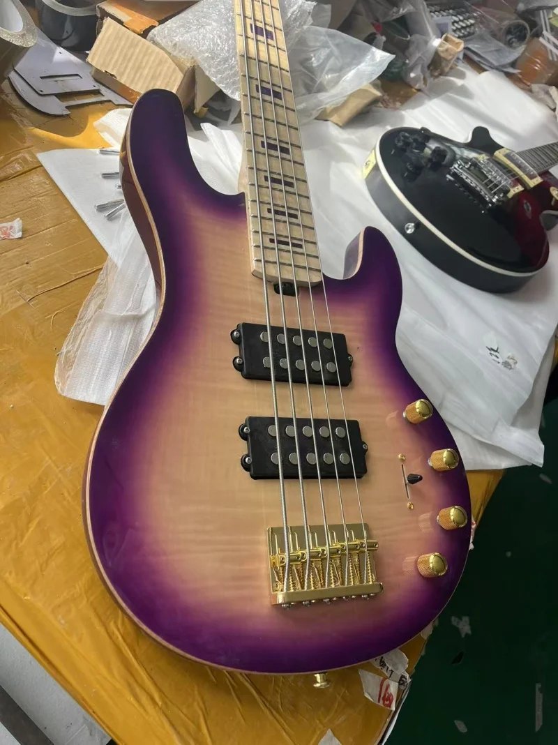 exports 5 string electric bass，Maple neck ，Ash body attached to flame maple top，Gold hardware，Active electronics，Free delivery