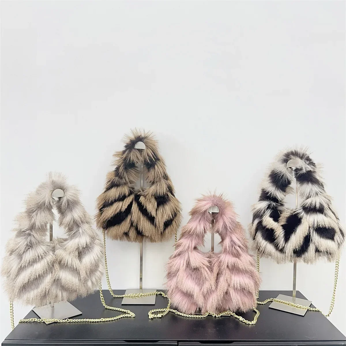 Winter Fashion Faux Fur Women\'s Shoulder Bags Contrast Color Portable Ladies Furry Crossbody Bag Vintage Female Plush Handbags
