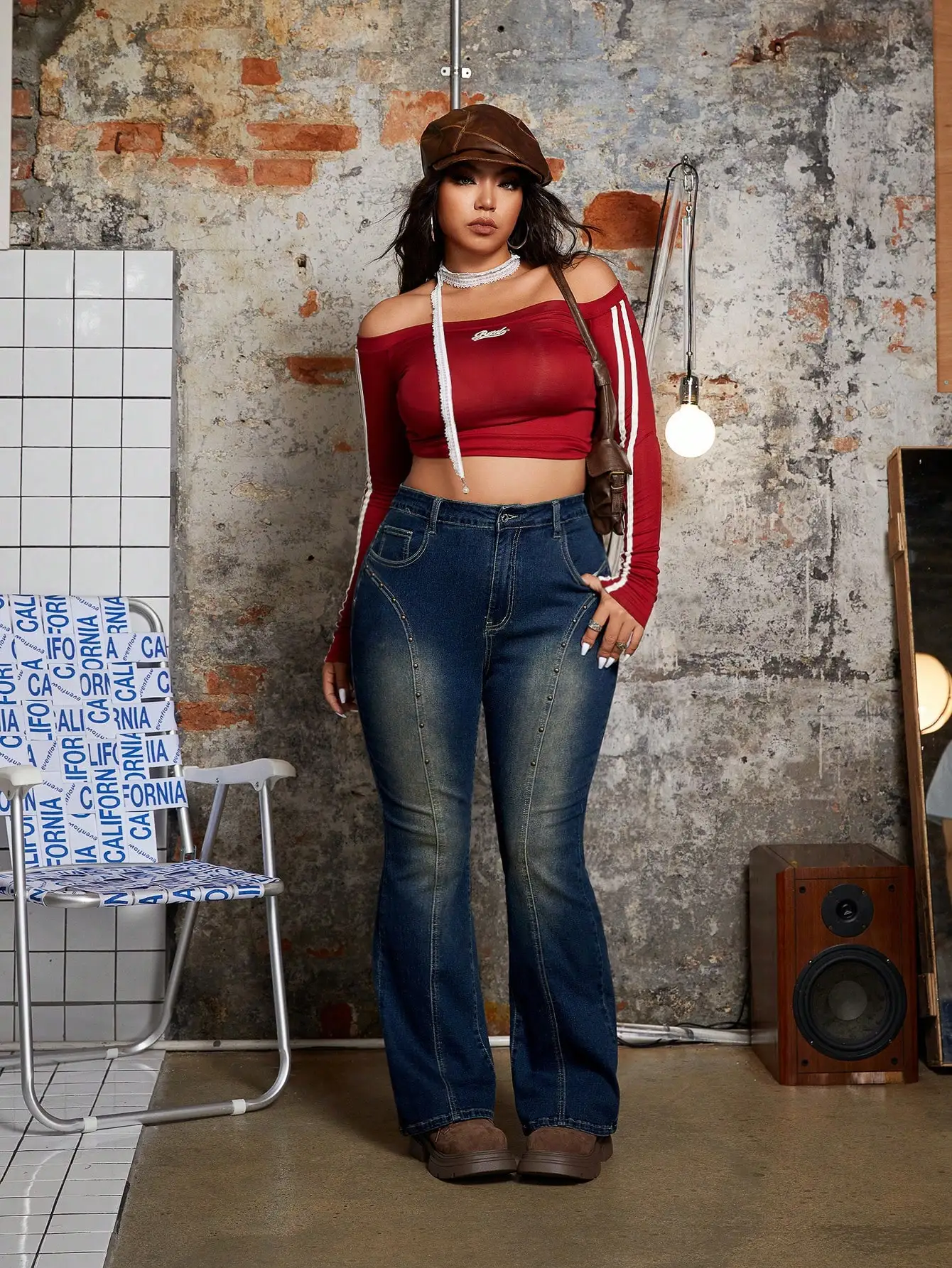 

Женские винтажные расклешенные джинсы больших размеров с заклепками