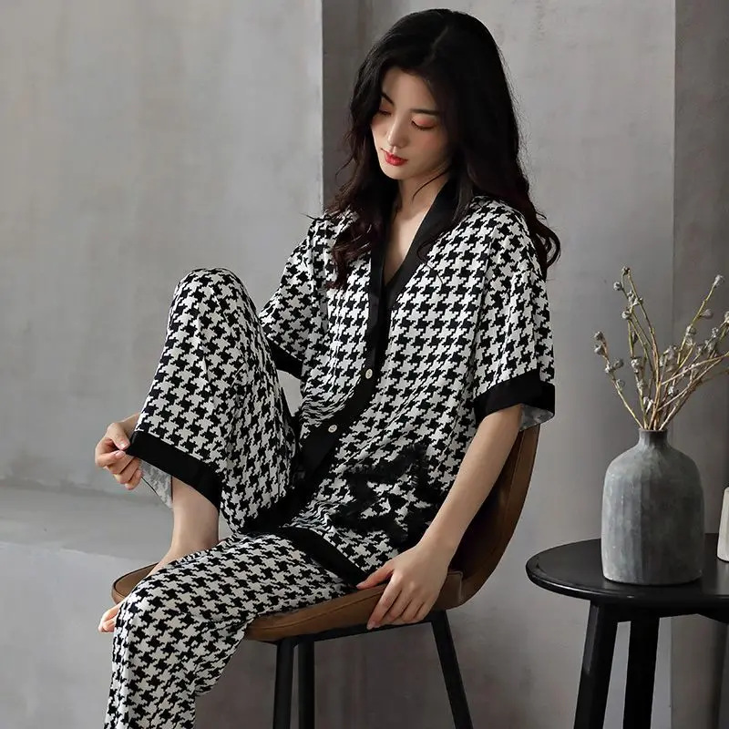 

2025 New Pijamas Women Short-sleeved Ice Silk Spring Summer Loungewear Pajamas Suit Can Be Worn Outside Two-piece Set