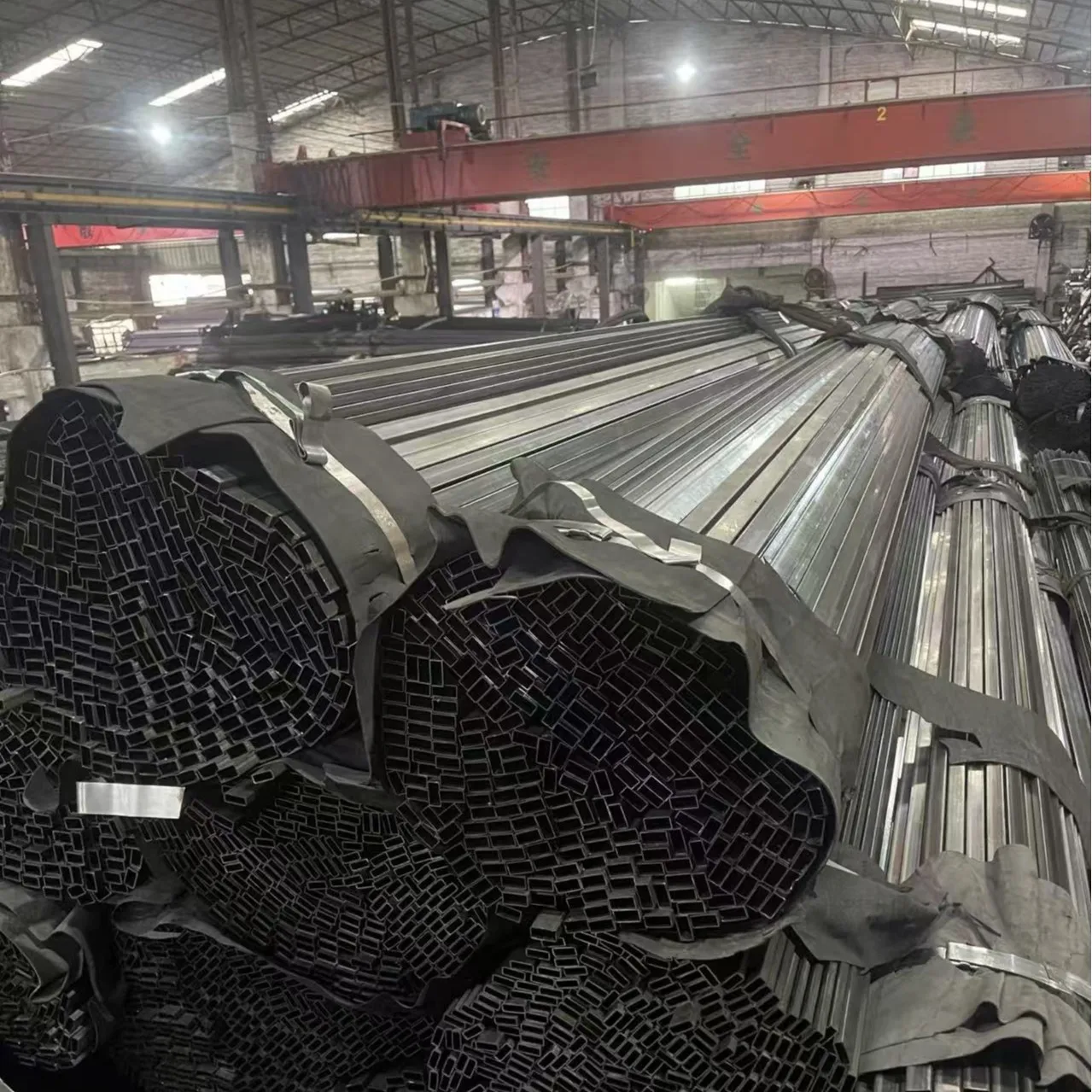 Wrought iron wine rack wine cabinet wall storage shelf retro industrial style can be used with lights commercial household wall