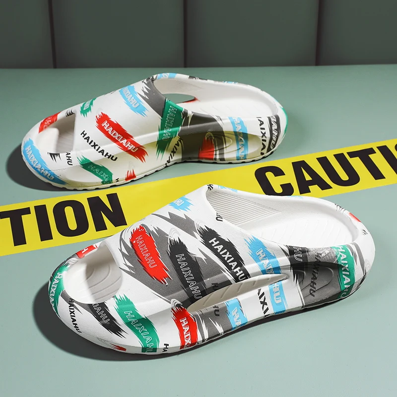 

Men Women Summer Slippers Hole Bathroom Bathing Slippers Confortable Couple Home Slides Non-slip EVA Sandals Beach Slippers