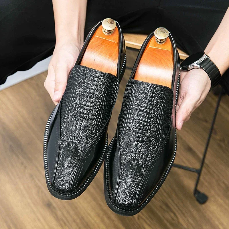 

High Quality Men Loafers Shoes with Crocodile Pattern Embossed Pointed Business Shoes Low Heels Comfortable and Non Slip Shoes