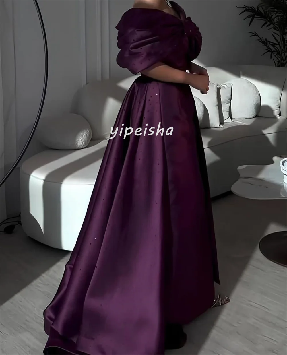 カスタマイズされた高品質の絶妙なシャルムーズプリーツ A ラインオフショルダーロングドレスオーダーメイドのオケージョンドレスマッチングエレガント