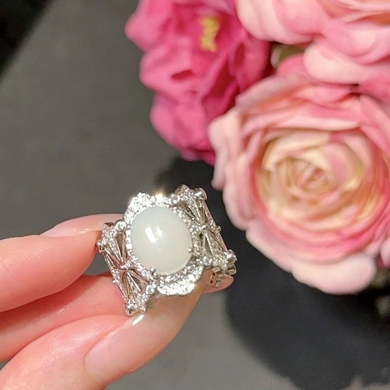 الليتشي المجمدة العقيق الأبيض خاتم الأحجار الكريمة ، النمط العتيق 18K مطلية بالذهب ، العائمة زهرة العقيق الزركون خمر نمط مجوهرات