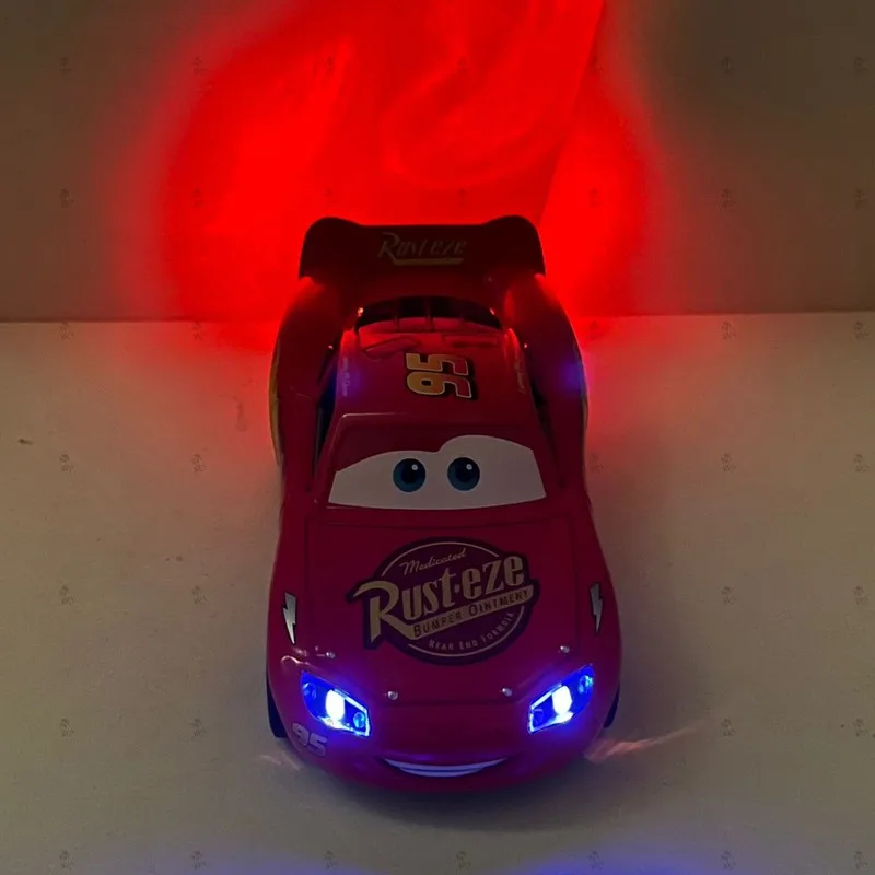 Disney Toy Story 3-Modellauto Lightning Mcqueen Metalldruckguss mit Lichtern, Trägheits-Rückziehrad, Spucken Sie Ihre Zunge aus, Autospielzeug