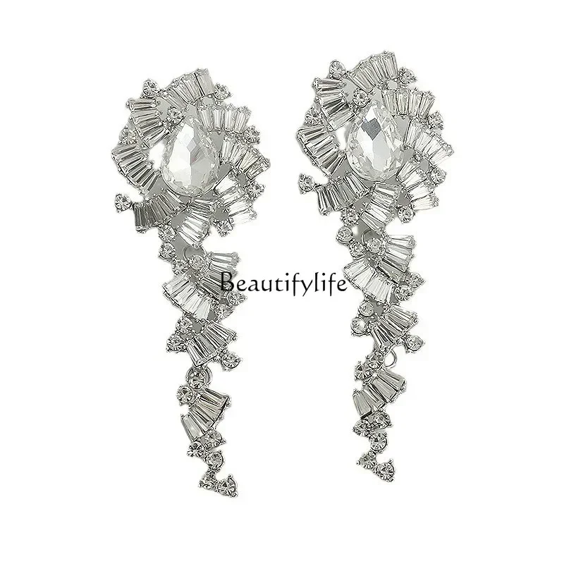 

Temperament Super flash rhinestone flower earrings petals long ear clips