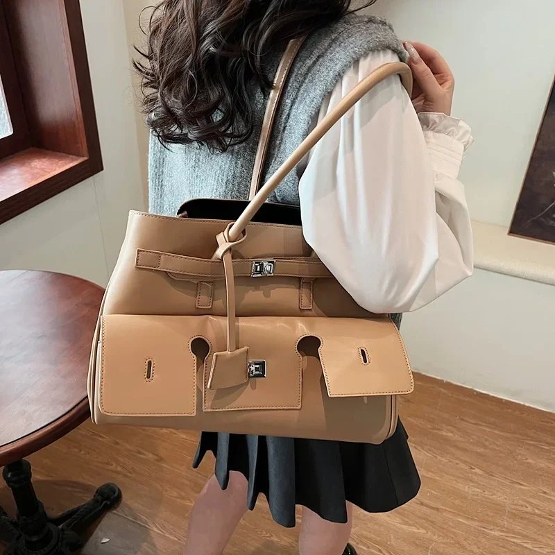 NEW PU Leather Wing Tote Bag Roomy Cluth Bag Large Capacity Buckle Woman Luxury Designer Travel Luggage Bag Shopper Handbag