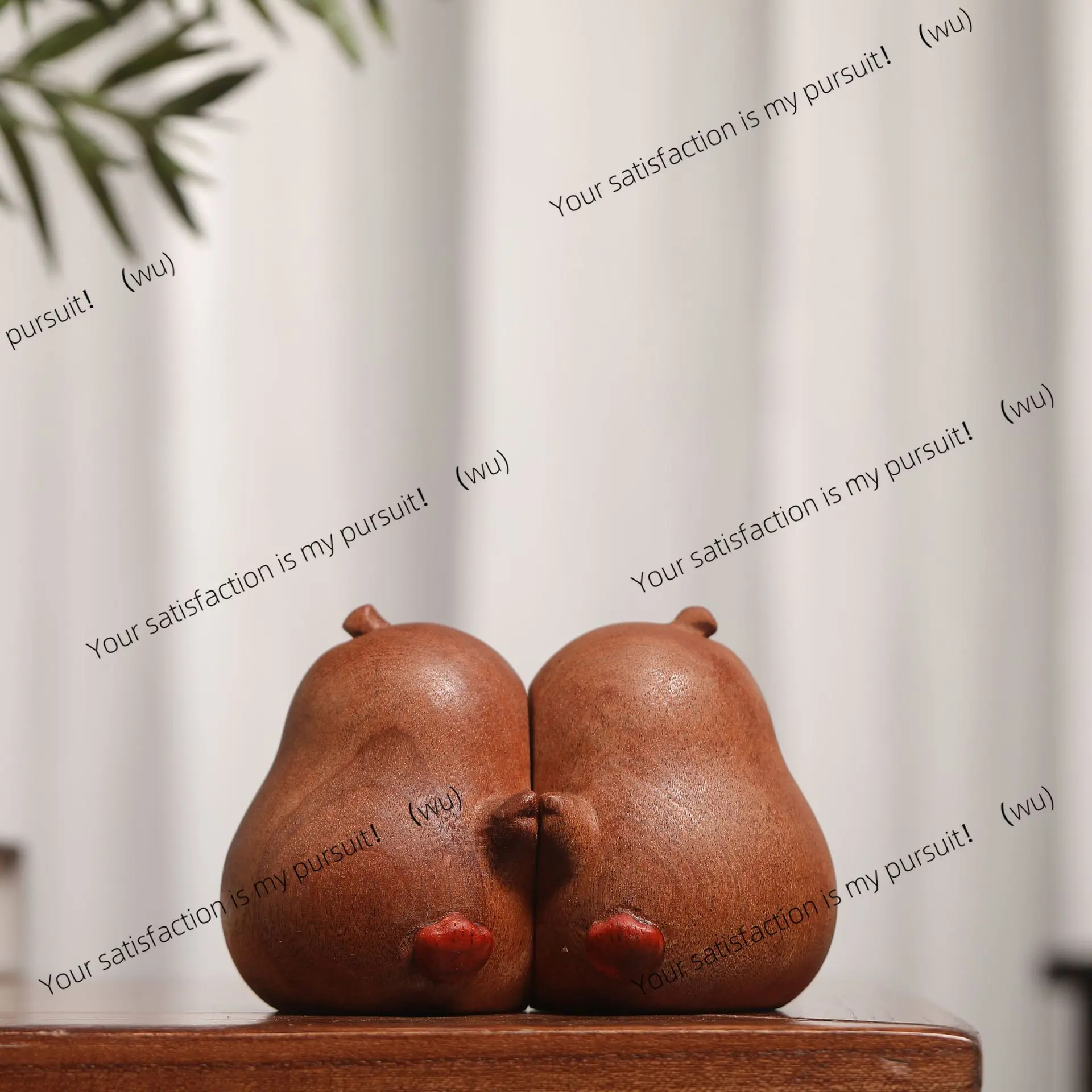 Ebony hug pear ornament cute creative gift solid wood engraving never separates tabletop ornament