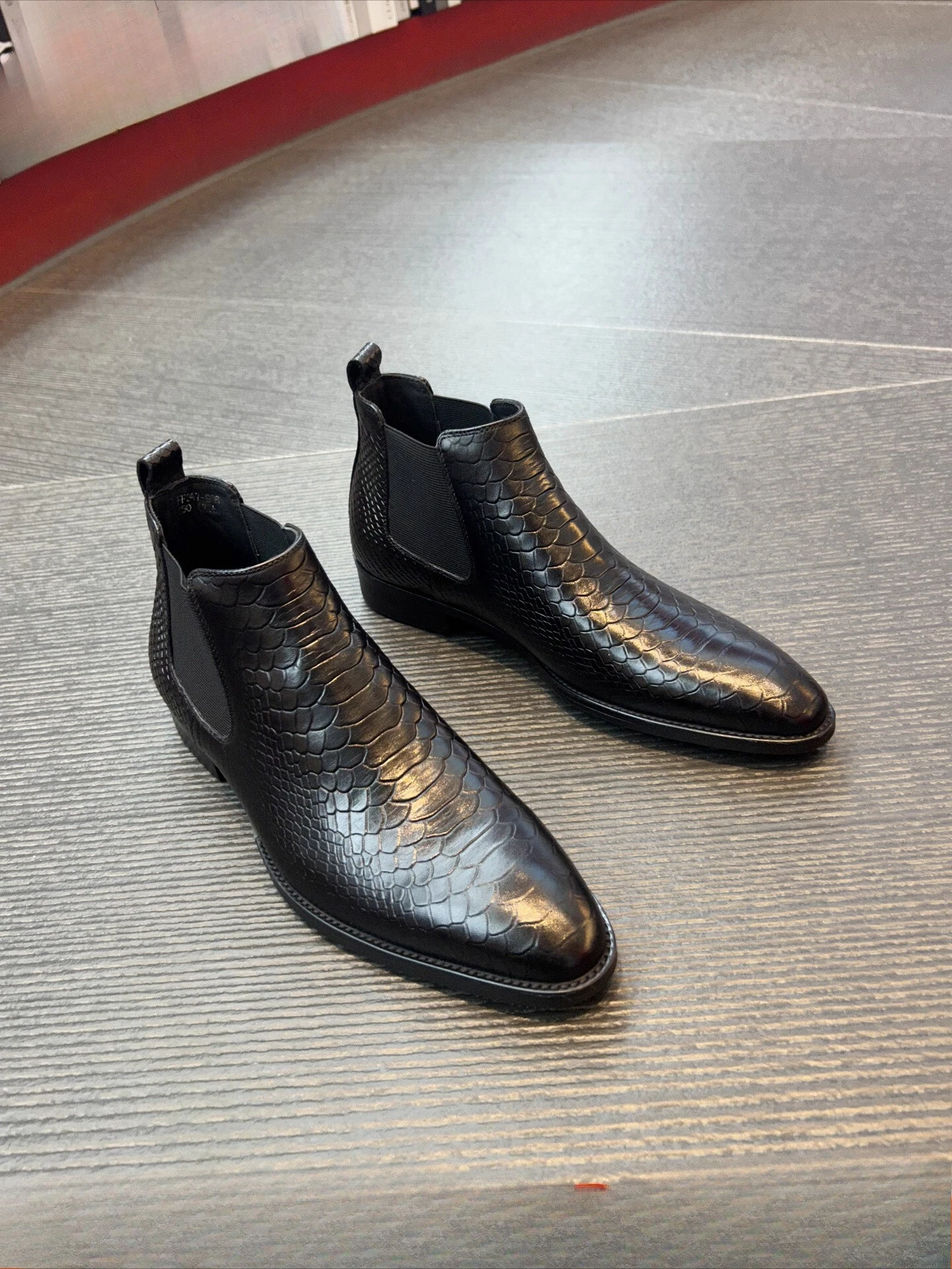 Autumn and Winter New Men's British Chelsea Boots, Crocodile Pattern Leather Business Dress Short Boots Fashion Men's Shoes