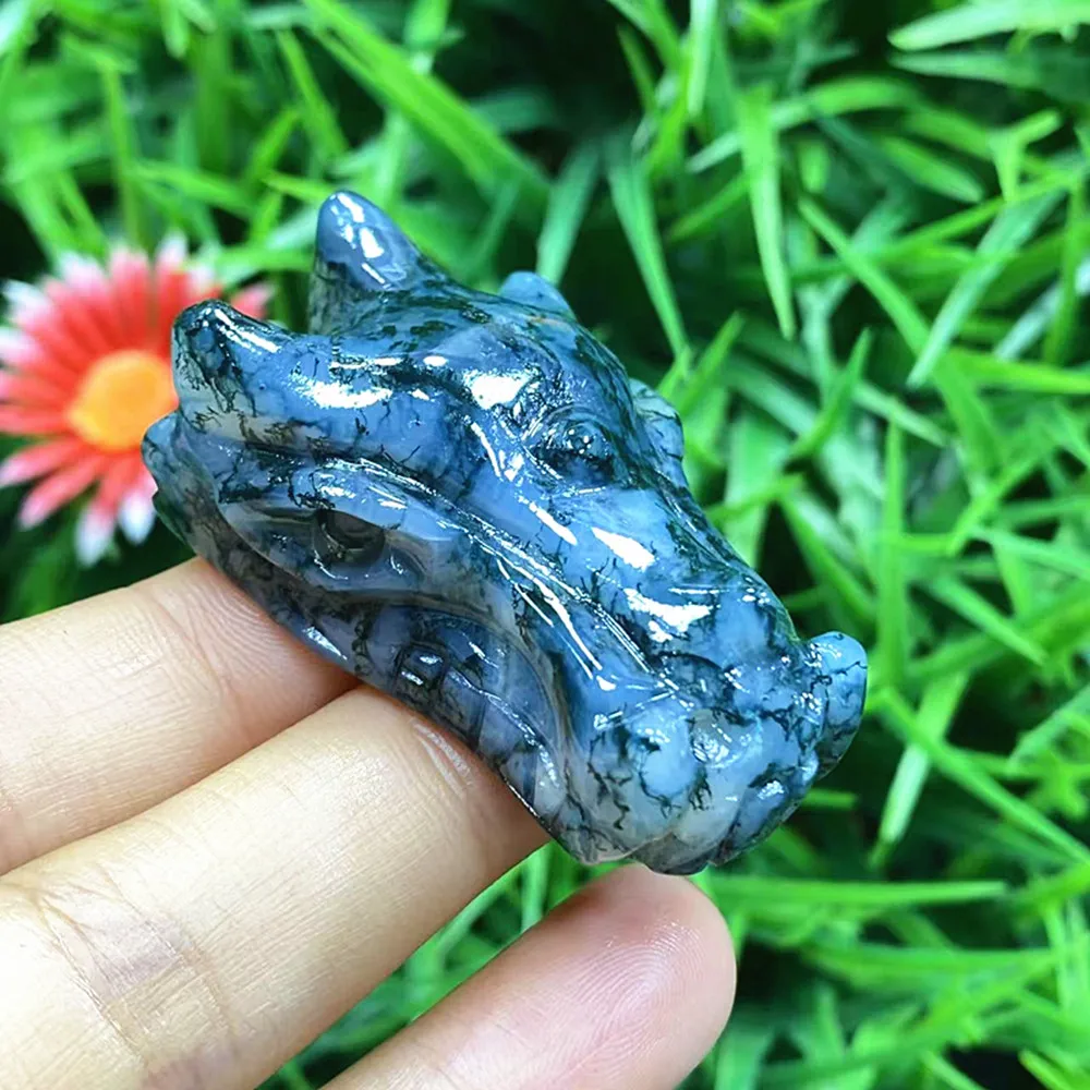 

Natural quartz crystal, with a dragon head pattern carved from agate. Home decoration item. Decorative item. Gift for others.