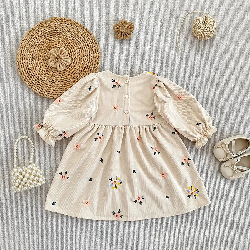 2026 Neues Herbst-Winter-Kleid für Mädchen 2-6 Jahre, Cordkleid mit Blumenstickerei, Langen Puffärmeln und Rundhalsausschnitt, A-Linien-Kleid – Detail 5