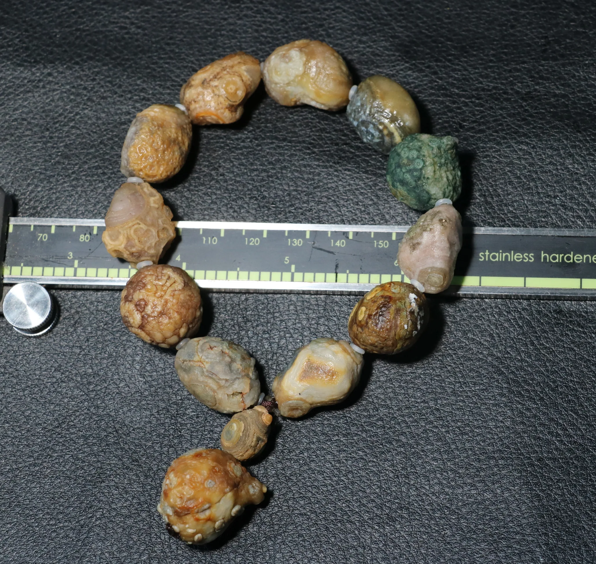 

A Big Treasure Magic Power Cool Appearance Alashan Desert Agate Natural Eye Bead Amulet Big Bracelet Bangle Timestown UPQ0614A3