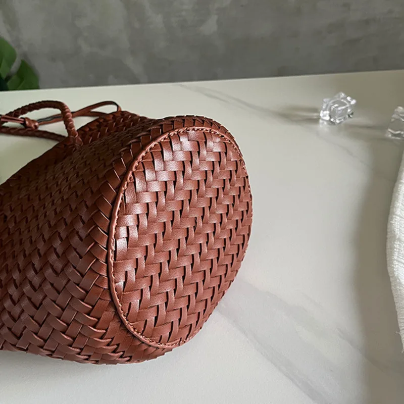 2024 New Summer One Shoulder Brown Woven Bag Women Seaside Sle Retro Premium cestino di verdure in vera pelle