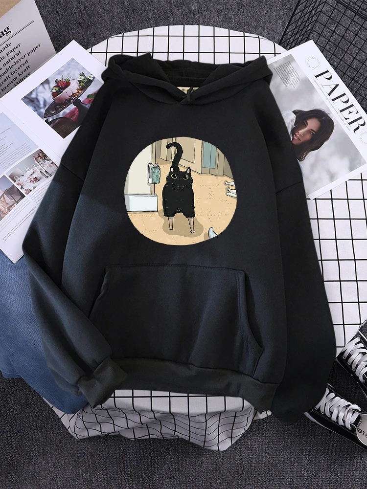 A cat with bare paws in the bathroom  Women Hoodie Autumn Pocket Sportswear Creativity Loose Sweatshirt Personality Pullovers