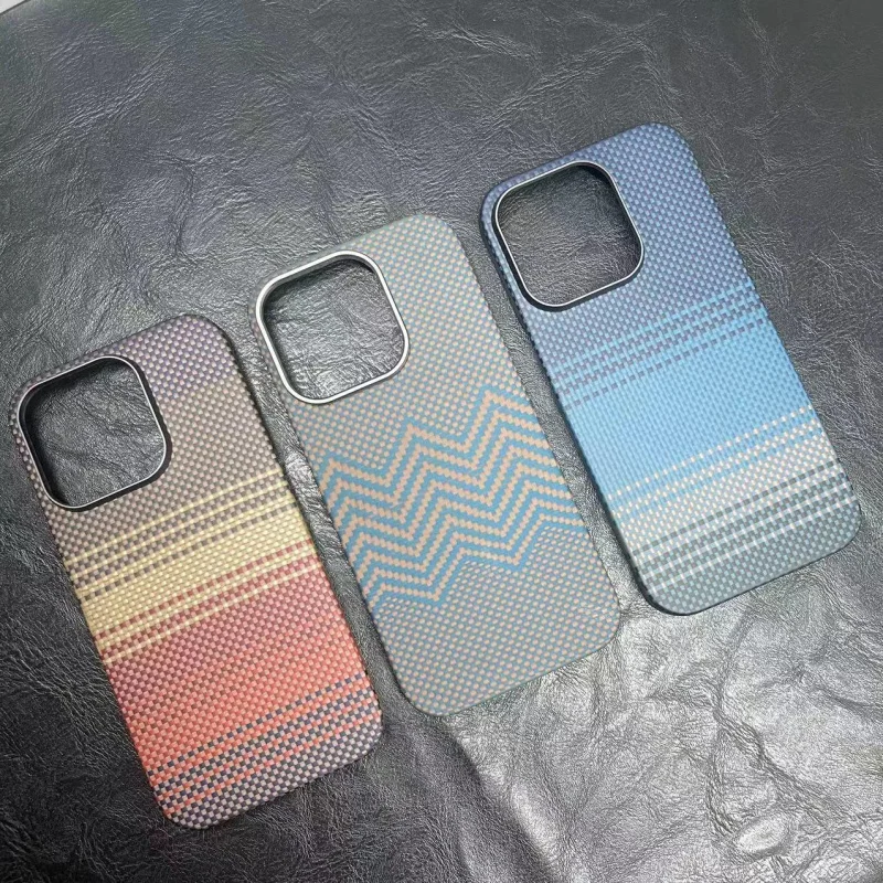 

Suitable to iPhone 15 Pro, Iphone 14pM magnetic protective cover carbon fiber hard