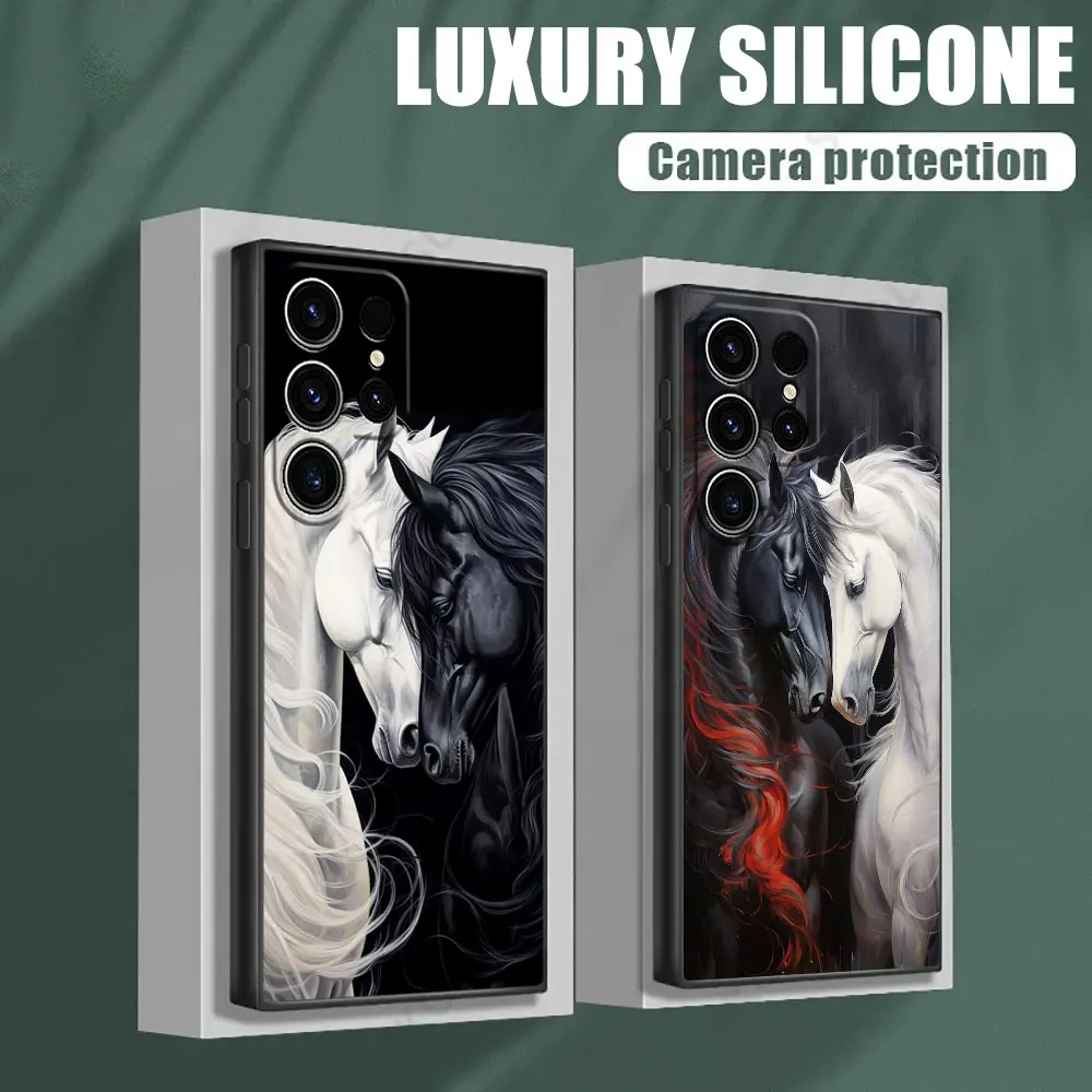 Phone Case For Samsung Galaxy S24 Ultra Case S23 S21 S20 FE S22 9 Plus Note 20 Ultra Silicone Cover Black White Horses Galloping