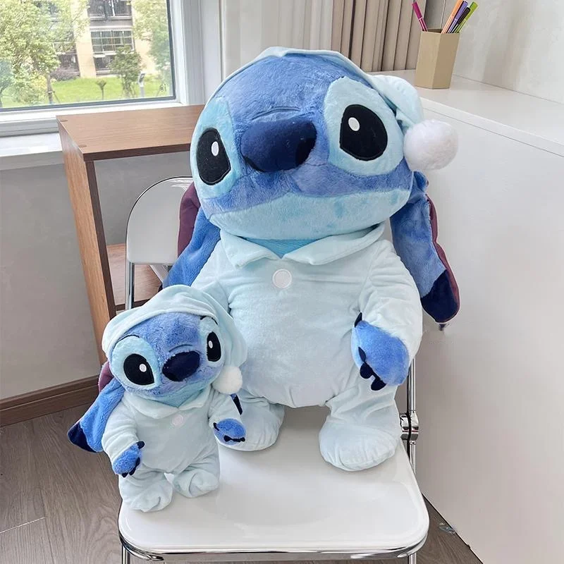 ตุ๊กตาลิโลแอนด์สติทช์ขนาด 26 ซม. ตุ๊กตาสติทช์น่ารักในชุดคลุมและชุดนอน ตุ๊กตาสำหรับเด็ก ตุ๊กตาสำหรับนอนในห้องนอน ของขวัญวันเกิด