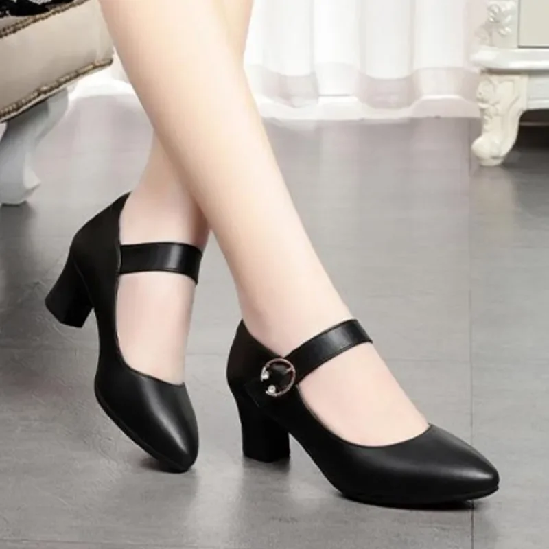 

Pointed Square Heel Solid Color Comfortable Women's Sandals Rubber Large Size Buckle Crystal High Heels Banquet Summer Fashion