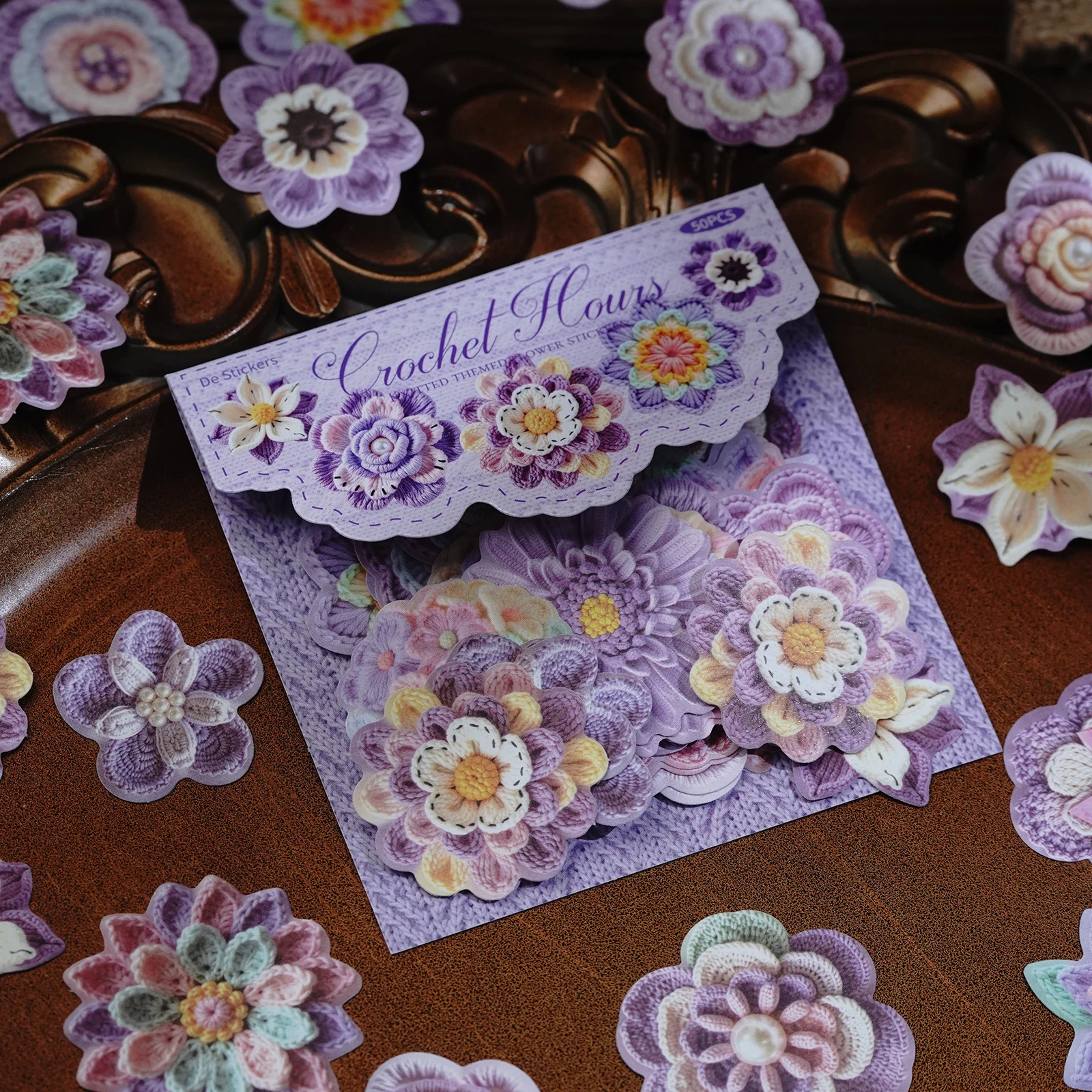 Etori Life, paquete de 50 pegatinas con diseño de flores tejidas en 3D y degradado de color púrpura y rosa, ideal para decorar diarios y fondos, y para usar en portátiles, carcasas de teléfonos, álbumes de fotos, agendas, bolsas de regalo, libros de pegatinas, postales y sobres, cascos y bicicletas, para manualidades, decoración de oficinas, fiestas temáticas, material escolar, calcomanías para bicicletas y regalos para amigos.