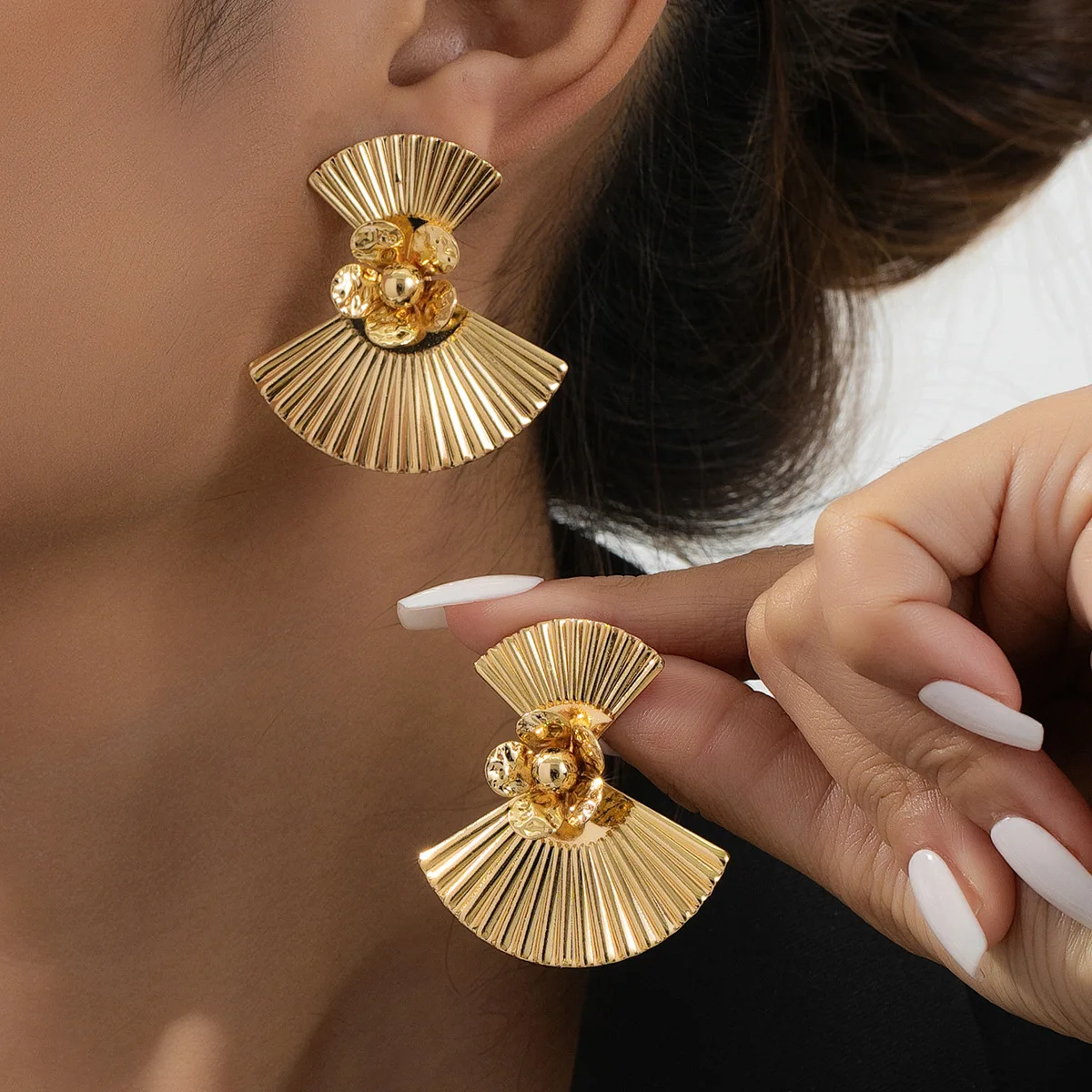 

1 Pair Fashion Personality Trend Metal Flower Fanshaped Stud Earring for Women Unique Design Wedding Party Jewelry Birthday Gift