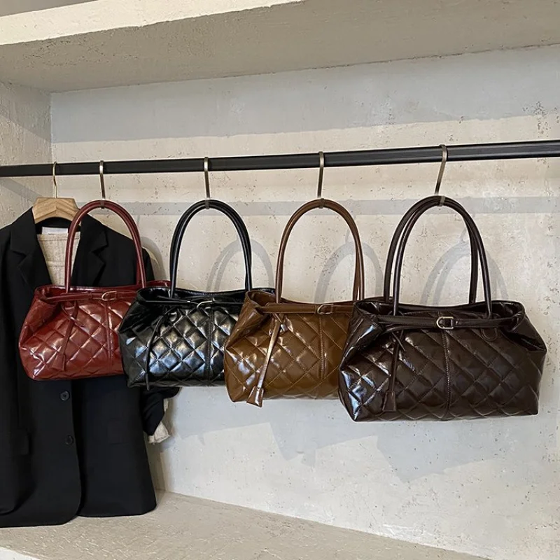 

Modish Women's Crossbody-Bag Made Of Begonia-Patterned Leather Boasting Trendy Latvia Famous Lasting Spacious Look