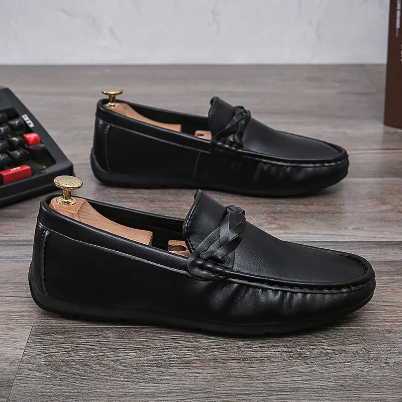 

2026 New Versatile Men's Casual Single Shoes British Style Breathable Soft Soled Loafers Comfortable Flat Bottomed Lazy Shoes