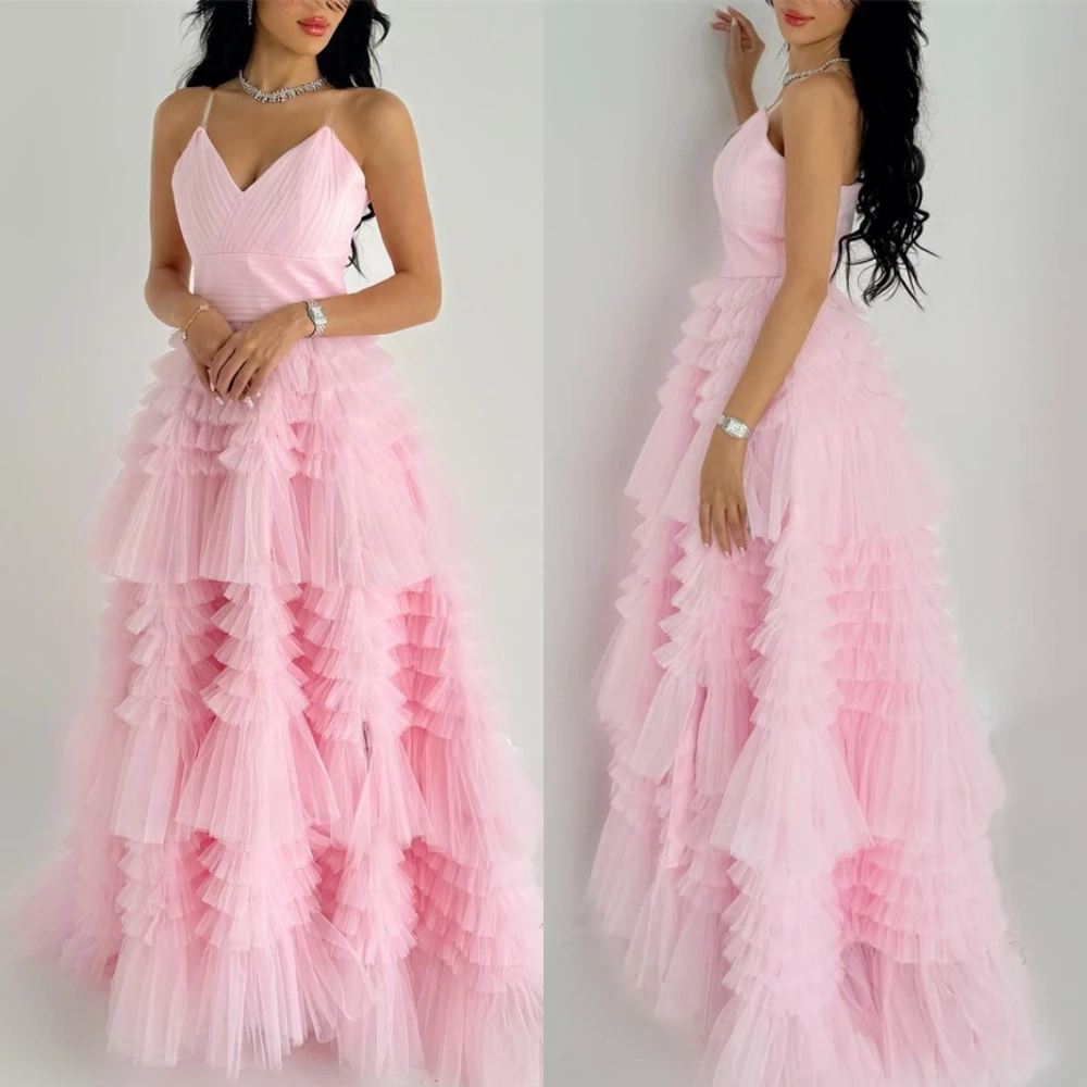 カスタマイズされたエレガントなVネックのスパゲッティストラップのイブニングドレス、そして特別な機会のためのファッショナブルなガウン、そして繊細なノースリーブのブライダルパーティー用ドレス