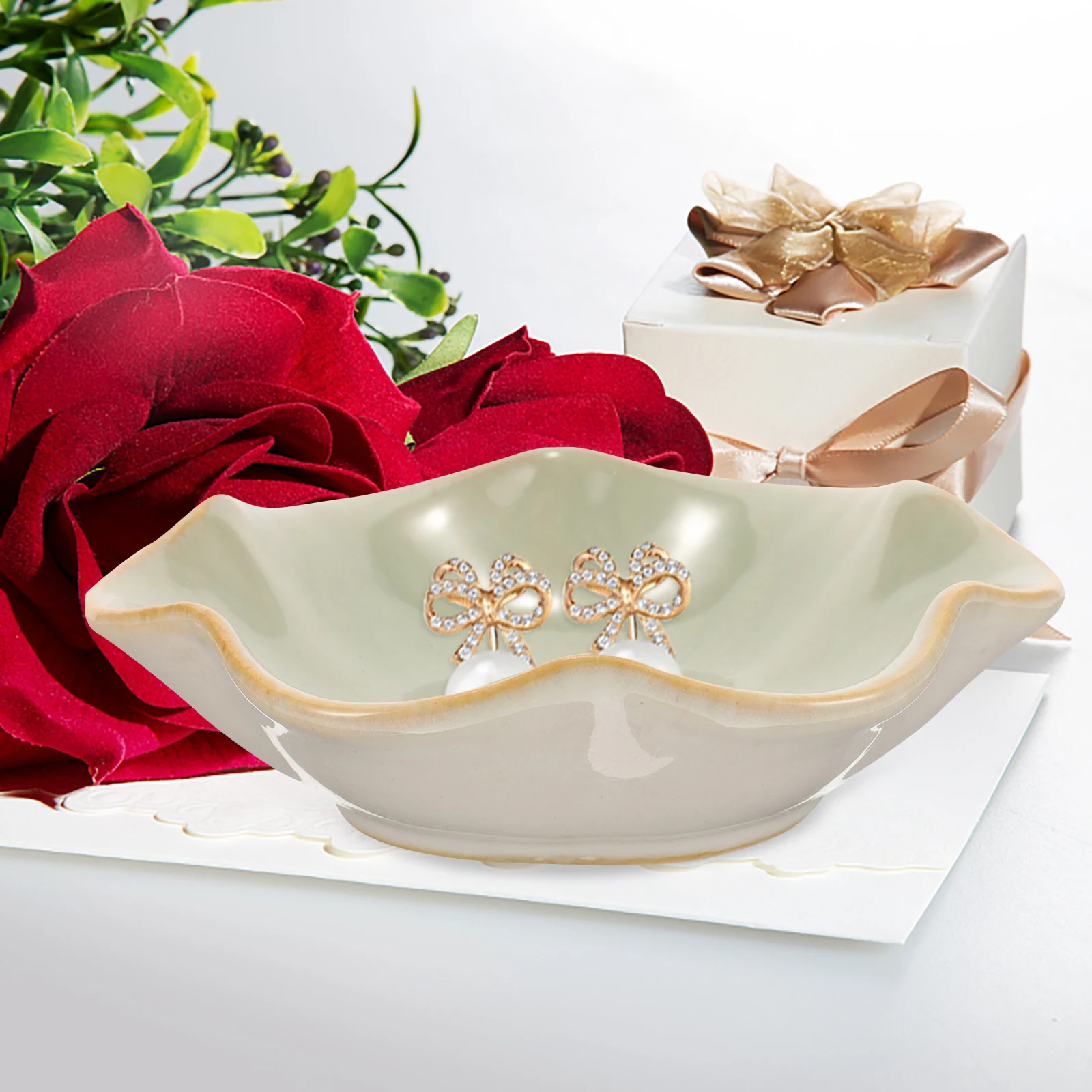 

Ceramic Jewelry Dish Tray European Style Plate Holder Light Green Small Desktop Necklace Container Storage Display