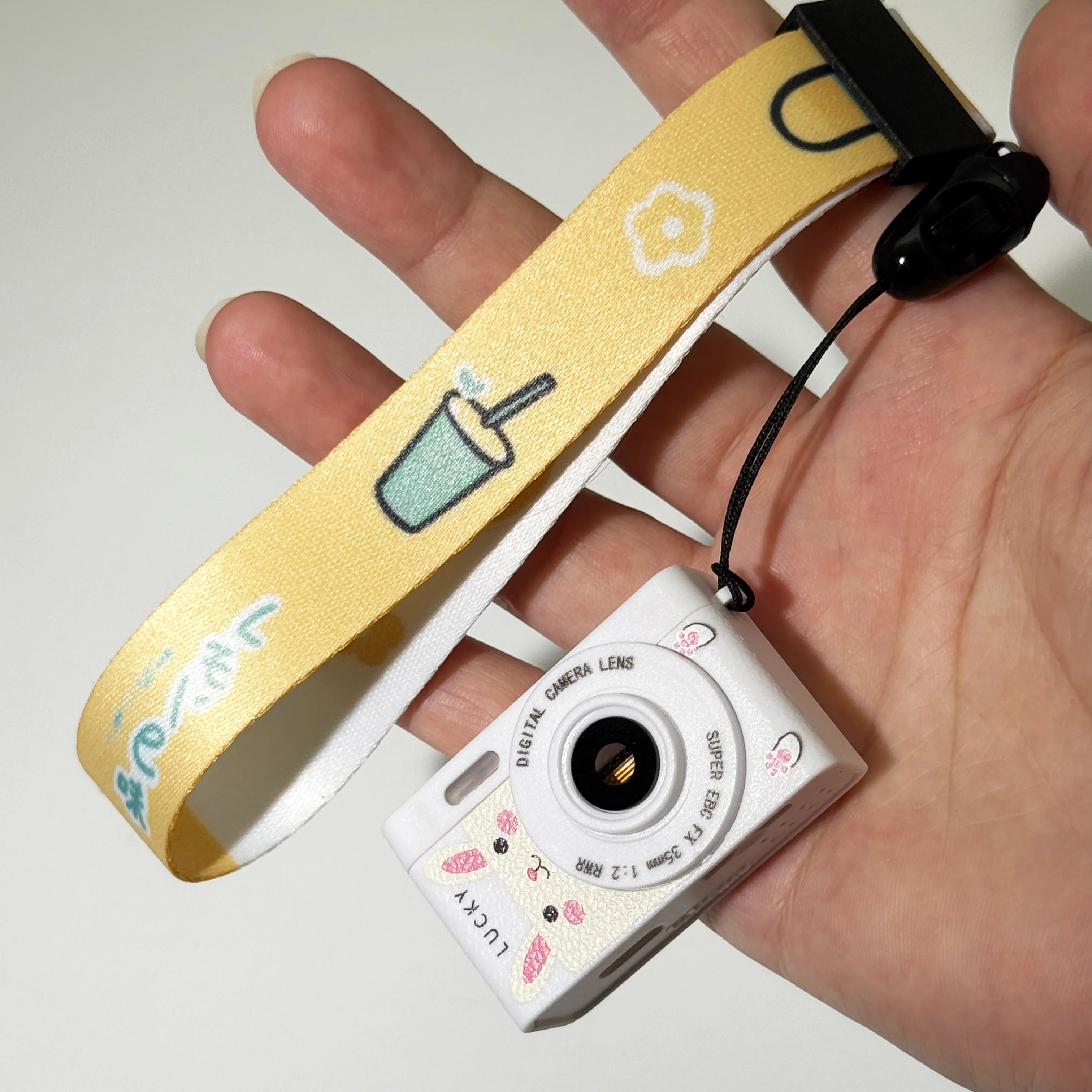 กล้องจิ๋วสําหรับเด็กพร้อม TF 32GB, ถ่ายภาพและบันทึกวิดีโอ, ชาร์จ USB และเชือกเส้นเล็ก, เสน่ห์กระเป๋าเป้สะพายหลัง, ของขวัญวันหยุดและวันเกิด