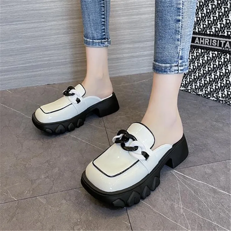 New Brand Design Gold Chain Women Slipper Closed Toe Slip On Mules Shoes Round Toe Low Heels Casual Slides Flip Flop