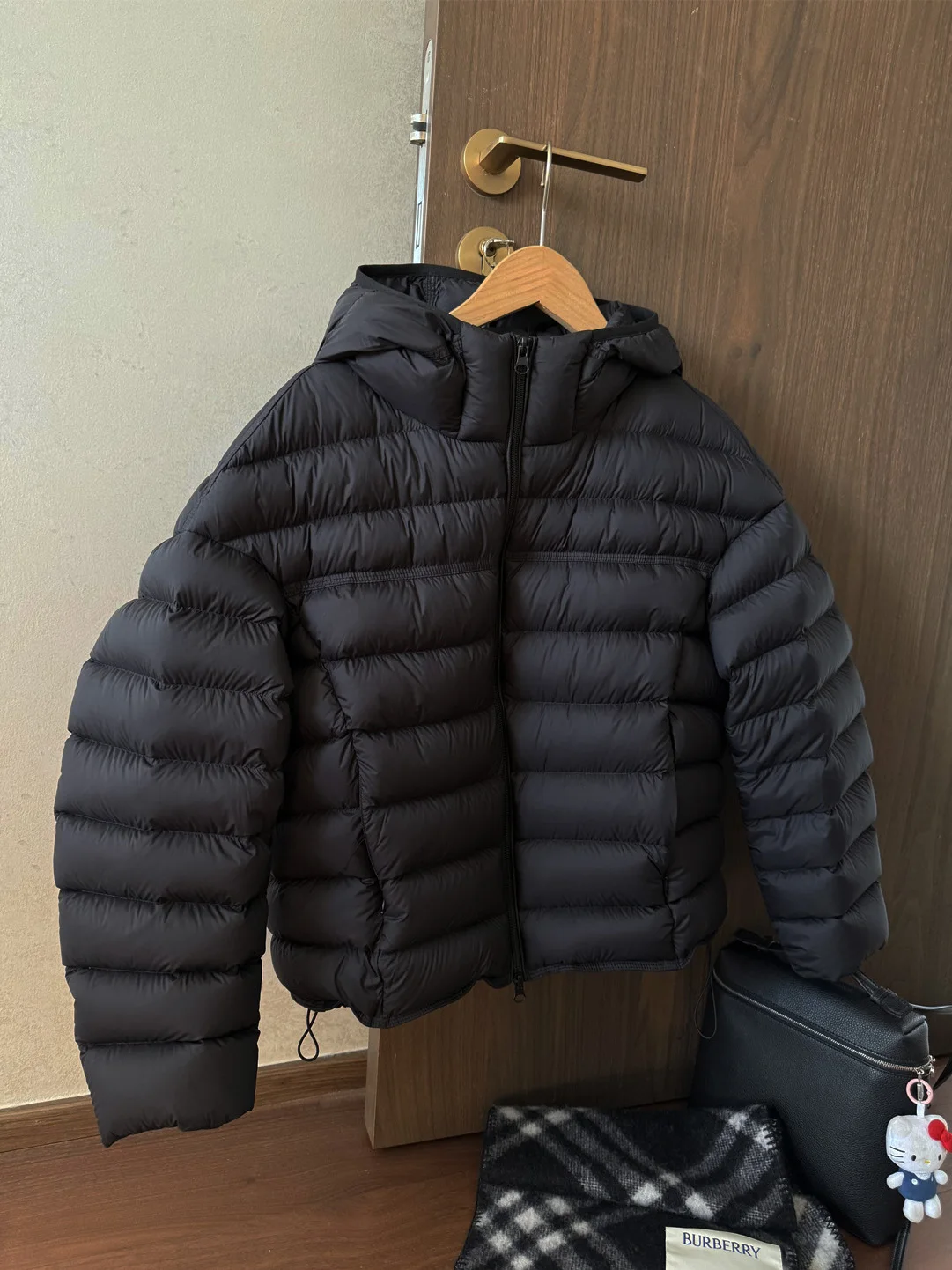 

Черная хлопковая куртка с капюшоном, женская модная свободная теплая зимняя одежда в корейском стиле, утолщенная, с длинными рукавами, на молнии