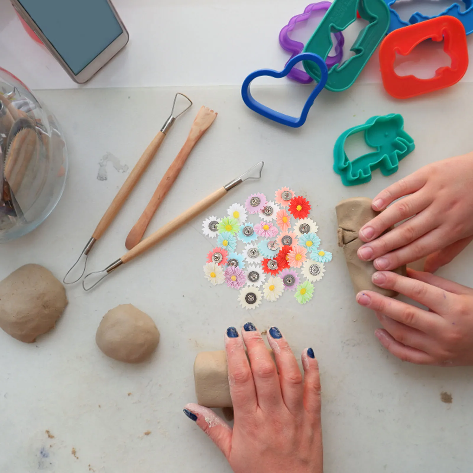 

30Pcs Resin Daisy Flower Push Pins Multipurpose Thumbtacks for Bulletin Cork Board Decorative Push Tacks for Travel Photos Maps