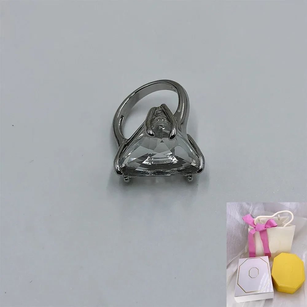 

New Fashion Triangle Cut White Crystal Ring with Simple Design Elite Women's Accessories Jewelry Gift