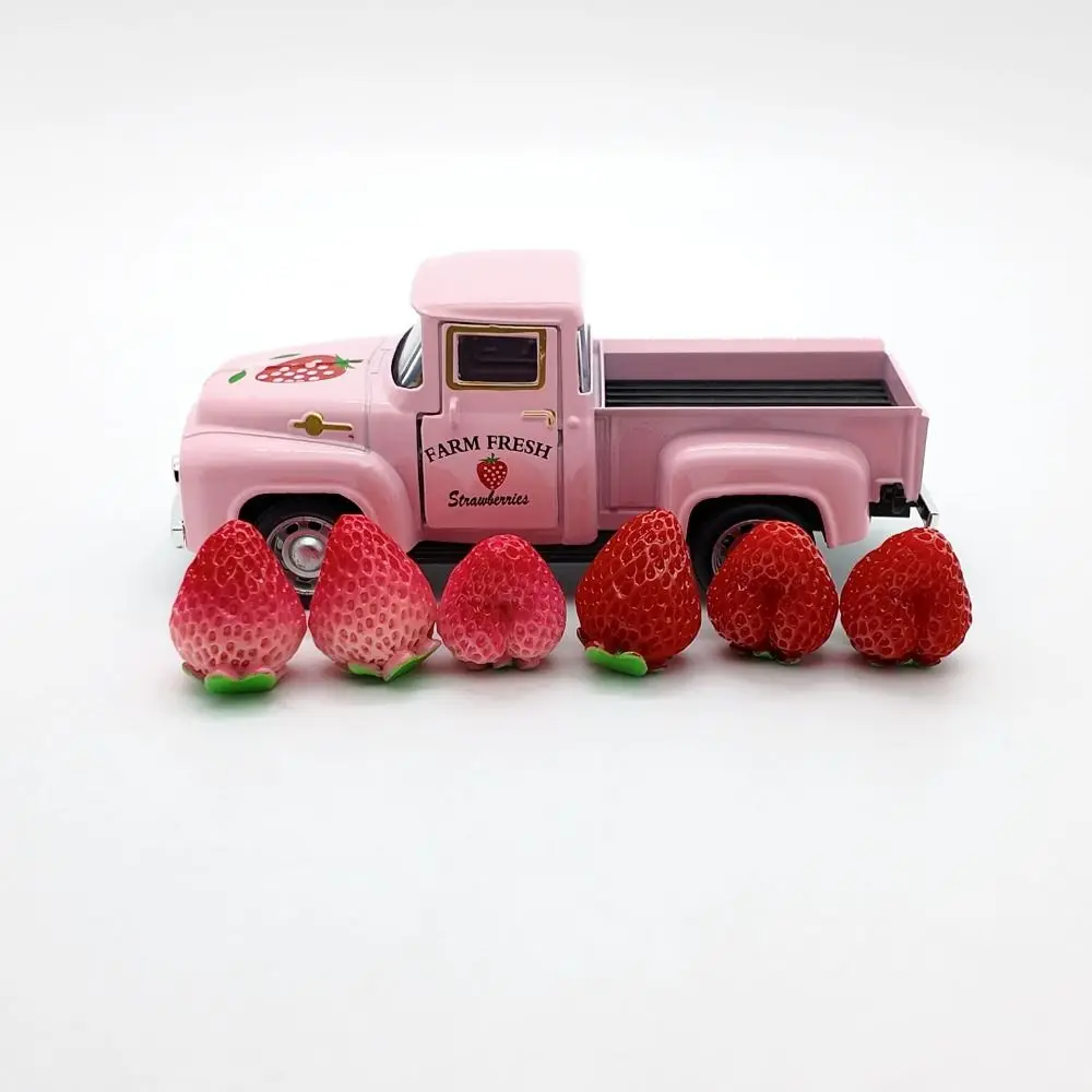 

Винтажная металлическая миниатюрная модель автомобиля-фургона с клубникой, забавная сенсорная скульптура-фигурка, украшение для автомобиля