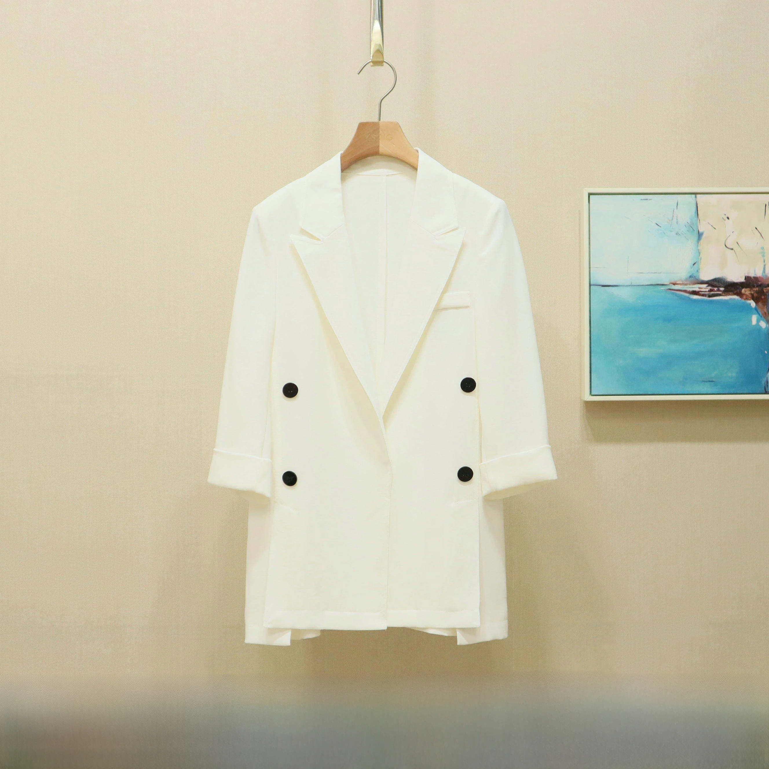 

Элегантный летний женский костюмный пиджак 2026YSING с эффектом отражения света, приталенный, для офиса, с рукавом 3/4, двубортный