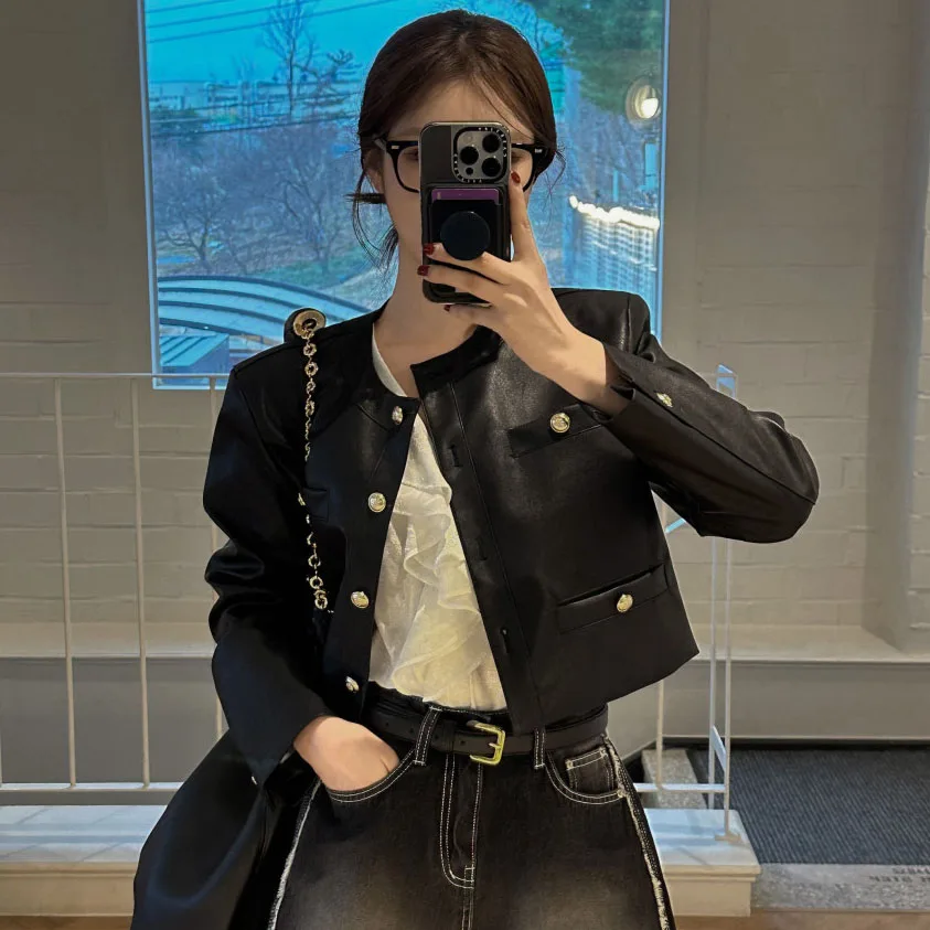 Jaqueta de Couro Retrô Coreana Estilo BF Solta e Versátil com Gola Redonda e Bolsos Duplos, Casaco Casual de Moda com Manga Curta