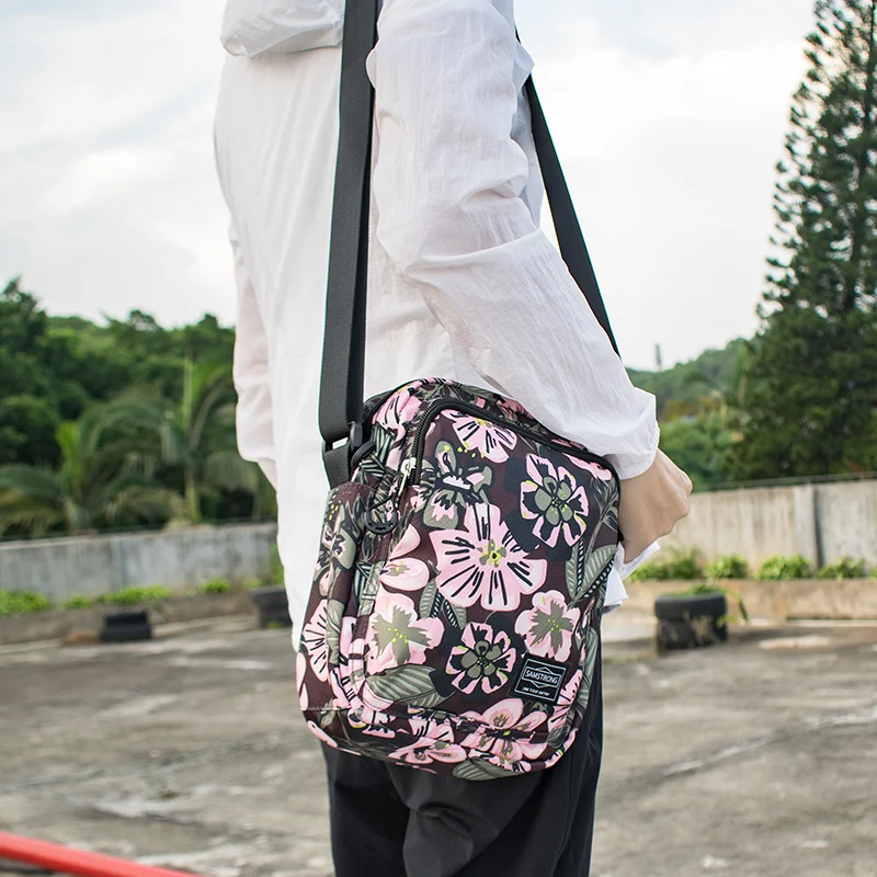 

Floral Print Outdoor Travel Women's Crossbody Bag Ultra Light Multi-layer Waterproof Sports Shoulder Bag for Hiking And Camping