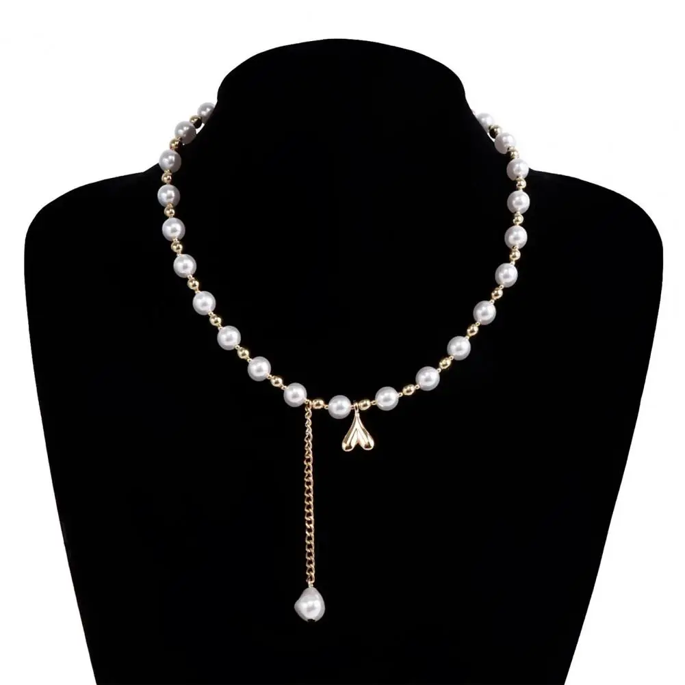 Lightweight Necklace Exquisite Craftsmanship Necklace Elegant Heart Pendant Clavicle Necklace with Imitation Pearl for Wife