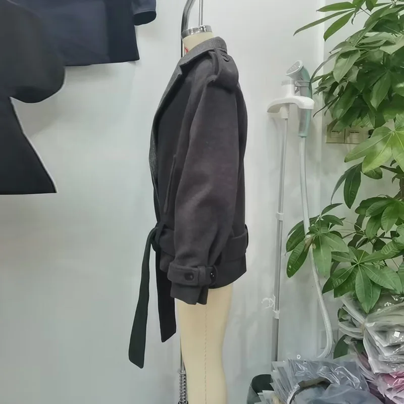 Damenmäntel mit Revers, Doppelreihig mit Gürtel, Kurze Wolljacken für den Herbst, Damen-Epauletten-Jacke mit Langen Ärmeln, Lose Passform, Neue Oberbekleidung – Detail 4