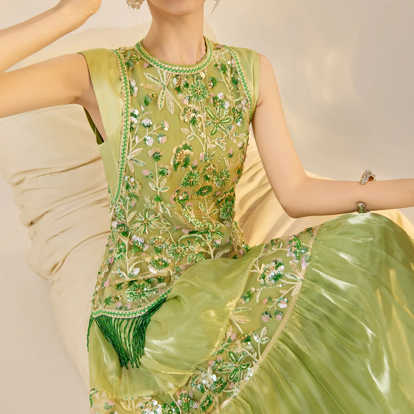 

New Chinese Style Beaded Embroidery Qipao Women Long Dress Luxury Temperament Sleeveless Cheongsam Evening Party Dress Vestidos