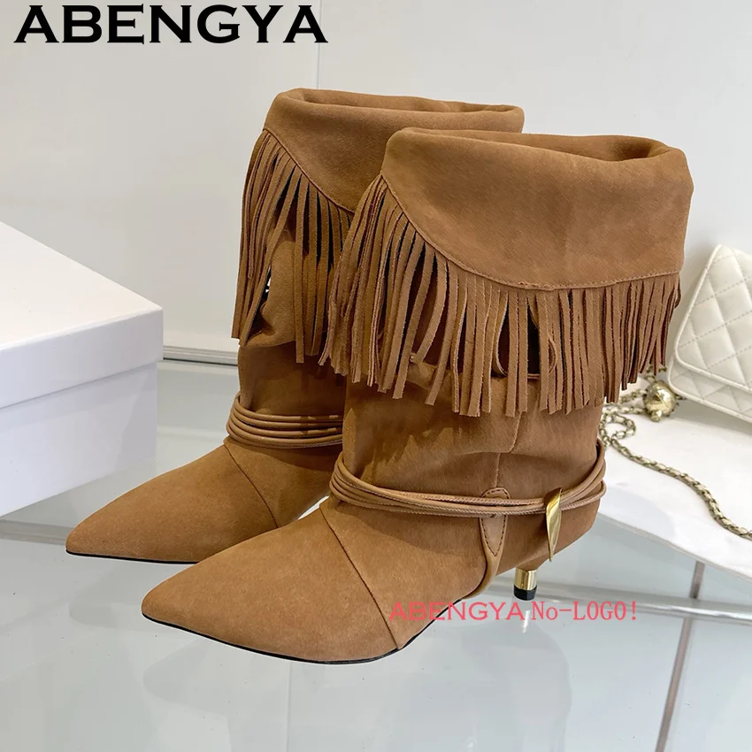 شتاء جديد أسبوع الموضة هريرة الكعوب منتصف العجل أحذية النساء جلد الغزال حافة شرابة تصميم مدبب تو تشيلسي أحذية امرأة Mujer