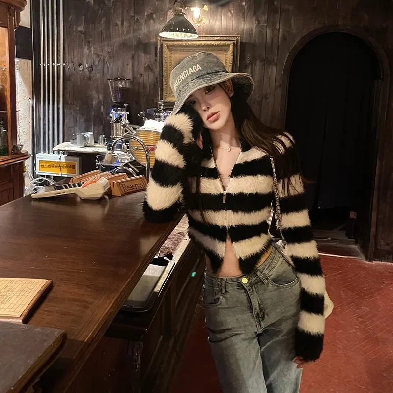 

Короткая куртка в ленивом стиле для женщин на осень и зиму, сексуальный темперамент, высококачественный свитер в контрастную полоску, кардиган