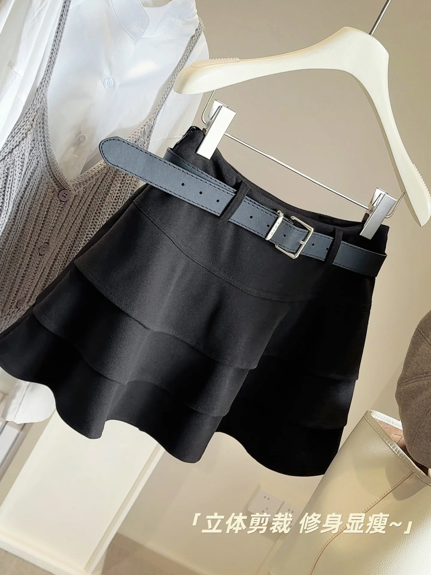 Lotus leaf edge woolen skirt for women, anti slip short skirt, 2025 autumn and winter high waist slimming A-line cake skirt