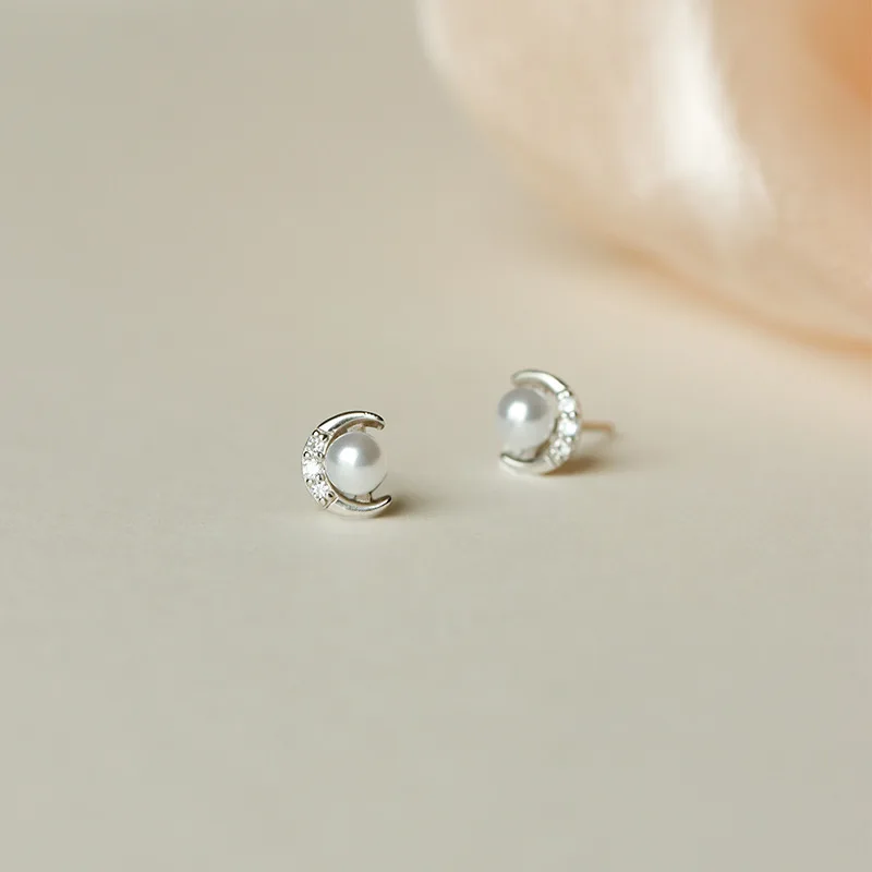 New Fashion Exquisite Silver Color Moon Earrings For Women Imitation Pearl Inlaid Stud Earrings Wedding Party Jewelry Gifts